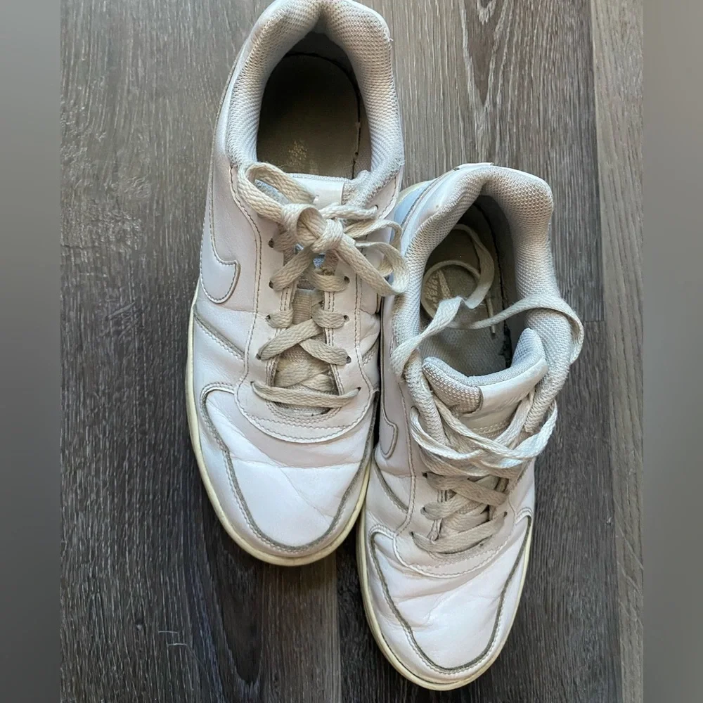 Nike Low Triple White Shoes size 9.5 - Picture 4 of 9